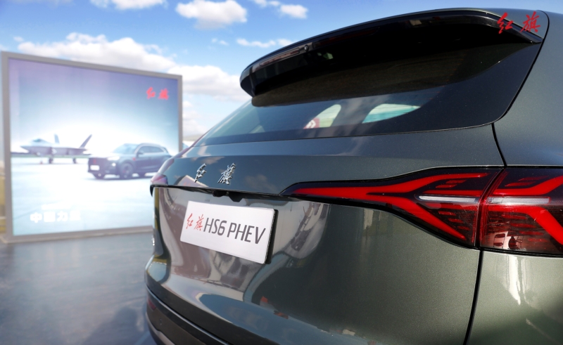 В Китае Hongqi HS6 установил мировой рекорд Гиннесса в длительном пробеге на гибридном внедорожнике.