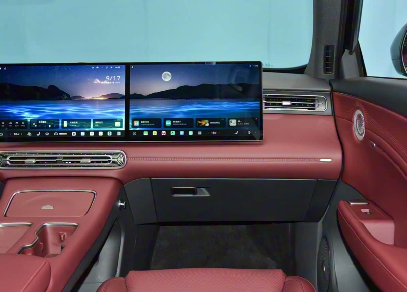 В Китае Hongqi HS6 установил мировой рекорд Гиннесса в длительном пробеге на гибридном внедорожнике.