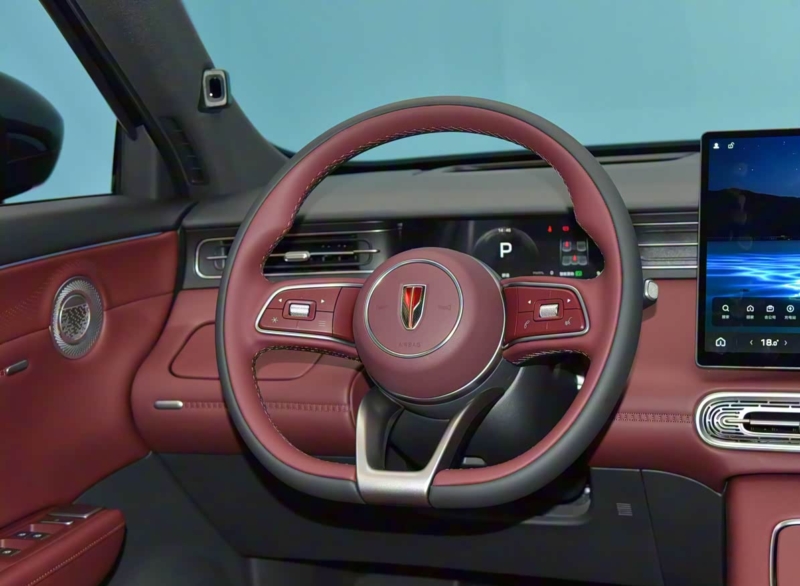 В Китае Hongqi HS6 установил мировой рекорд Гиннесса в длительном пробеге на гибридном внедорожнике.