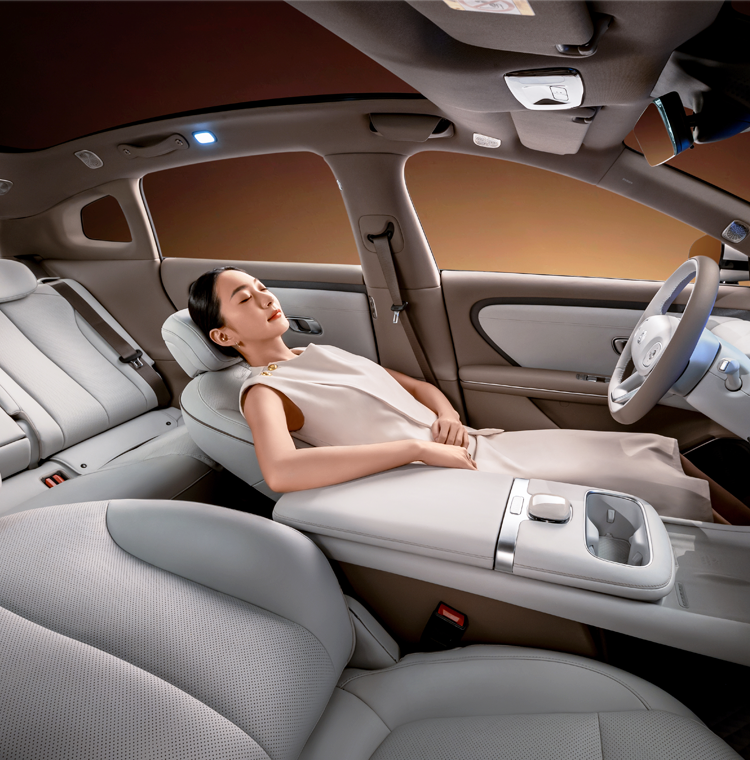 В Китае Changan Nevo A06 выходит на рынок в версиях BEV и EREV с батареей 6C и комплексным запасом хода 2120 км.