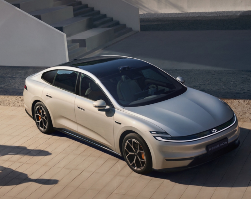 В Китае Changan Nevo A06 выходит на рынок в версиях BEV и EREV с батареей 6C и комплексным запасом хода 2120 км.