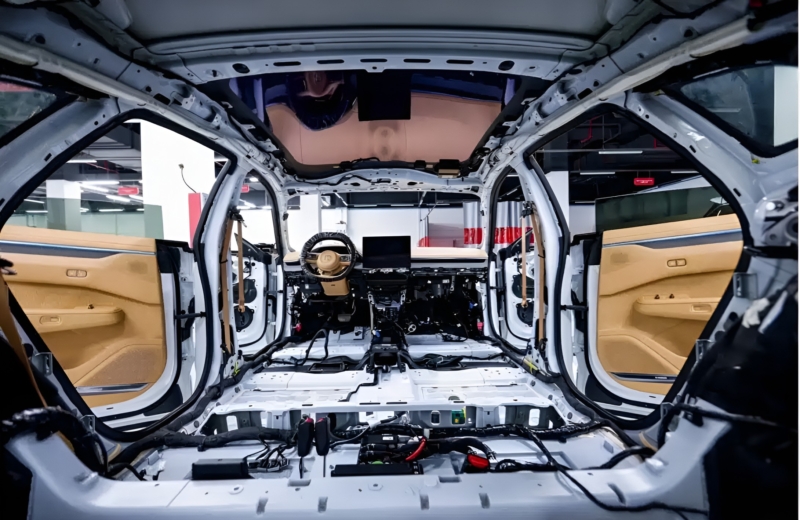 В Китае Zeekr предложил кросс-генерационное обновление ADAS для старых моделей 001 и 009.