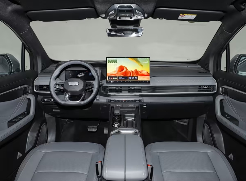 В Китае Geely представила новый семиместный SUV Haoyue L, который является конкурентом Chery Tiggo 8.