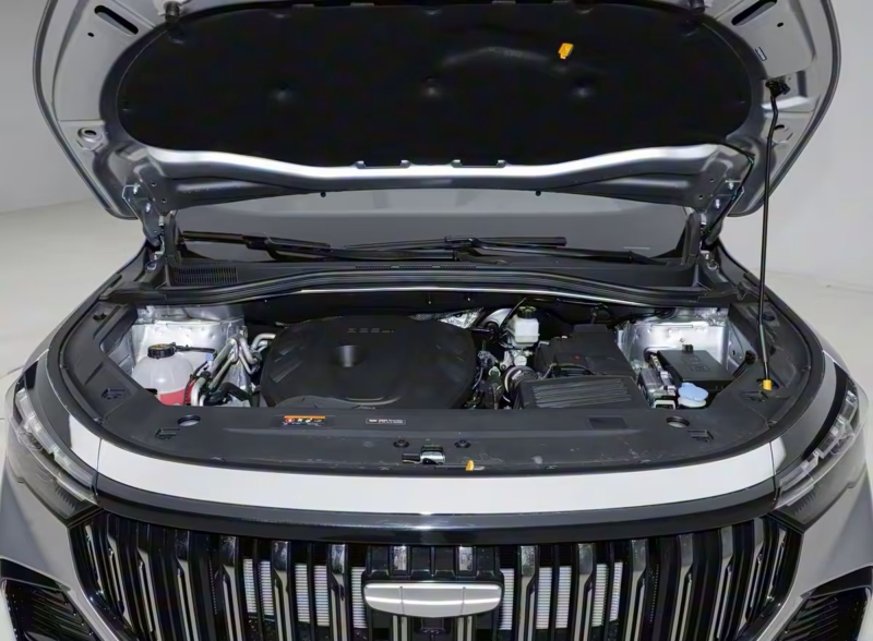 В Китае Geely представила новый семиместный SUV Haoyue L, который является конкурентом Chery Tiggo 8.