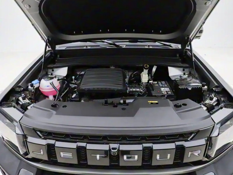 В Китае Chery Jetour Traveller PHEV 2026 года получит 212 км запаса хода на электротяге и Huawei ADS 4, старт продаж от 17 600 USD.