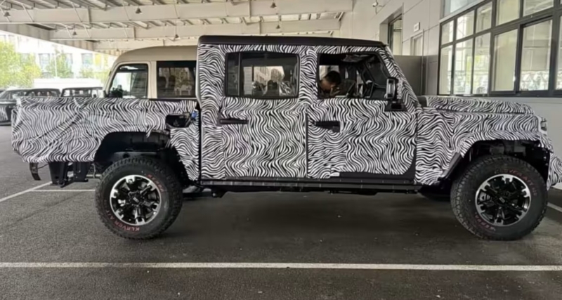 На автосалоне в Гуанчжоу BAW 212 T01 продемонстрируют как классические версии, так и новые кабриолеты и пикапы.