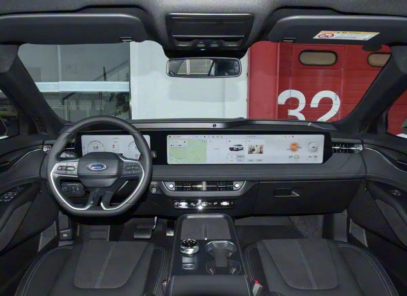 В Китае новый Ford Mondeo, произведенный в Китае, выходит 4 декабря с 27-дюймовым 4K-экраном.