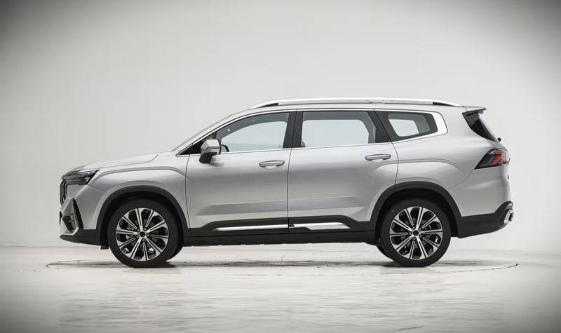 В Китае Geely представила новый семиместный SUV Haoyue L, который является конкурентом Chery Tiggo 8.