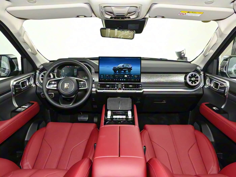 В Китае GWM представила обновленный Tank 400 PHEV с интеллектуальным вождением по стартовой цене от 35 050 USD.