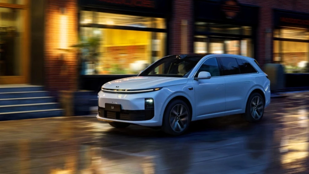 li auto l6 сбоку спереди