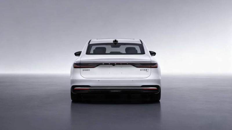 В Китае презентован Geely Galaxy Starshine 7 PHEV с запасом хода 165 км на электротяге и максимальной скоростью 190 км/ч.