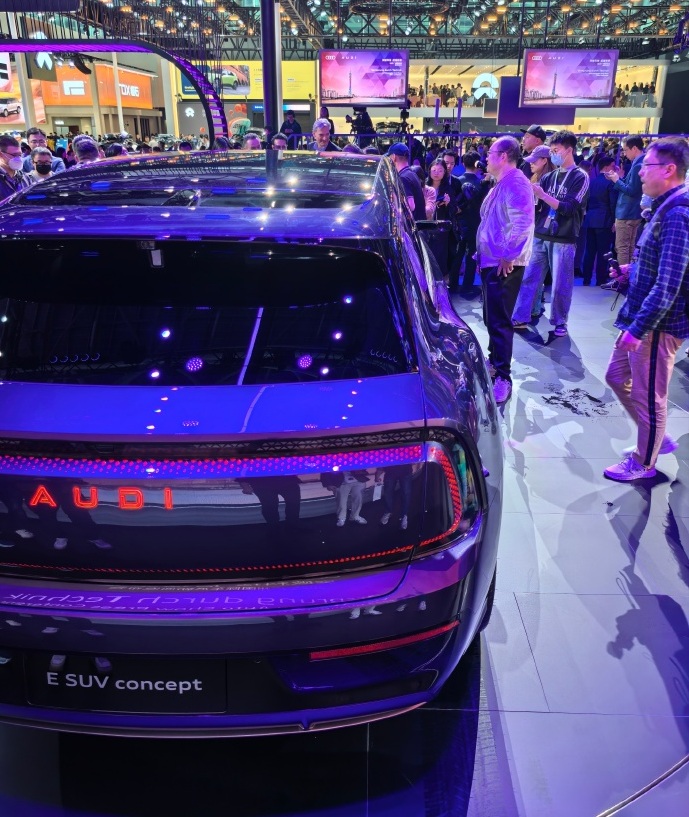 В Китае дебютировал электрический Audi E SUV Concept, брат модели E5, с зарядкой 800В.