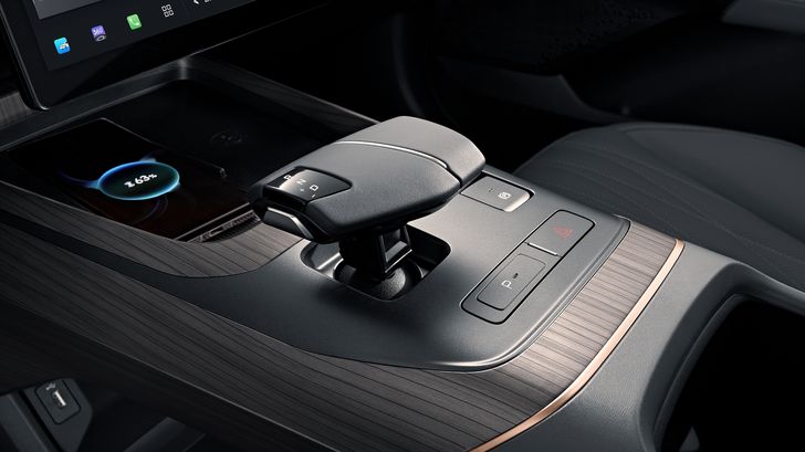 Интерьер Changan Lamore