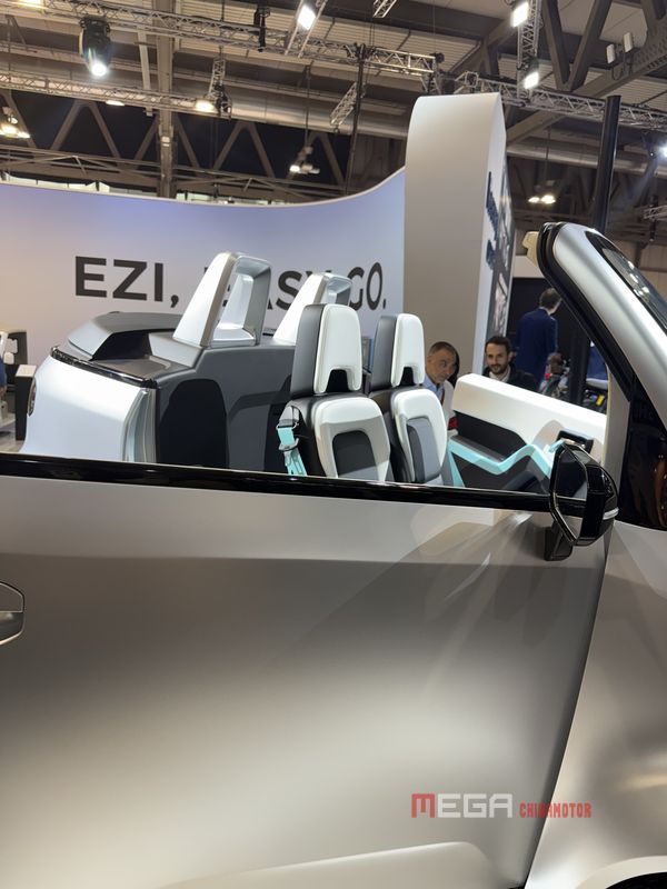 EZI EM05 — The First Smart Electric Vehicle for Young European Users EZI EM05 — The First Smart Electric Vehicle for Young European Users EZI EM05 at EICMA 2025 China Motorcycle megachinamotor 06