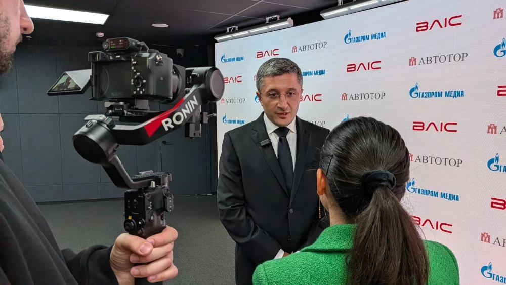 BAIC пресс-конференция спикеры за столом