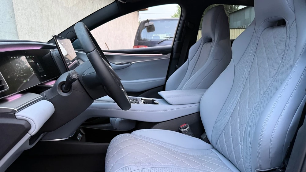 BYD Sealion 7 казахстан тест салон интерьер первый ряд сиденья