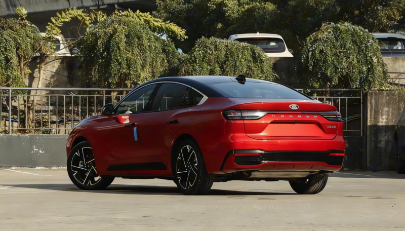 В Китае новый Ford Mondeo, произведенный в Китае, выходит 4 декабря с 27-дюймовым 4K-экраном.