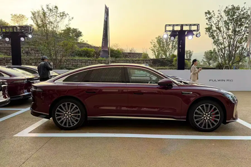 В Китае Chery представила новый флагманский седан Fulwin A9L с запасом хода более 2500 км.