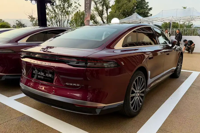 В Китае Chery представила новый флагманский седан Fulwin A9L с запасом хода более 2500 км.