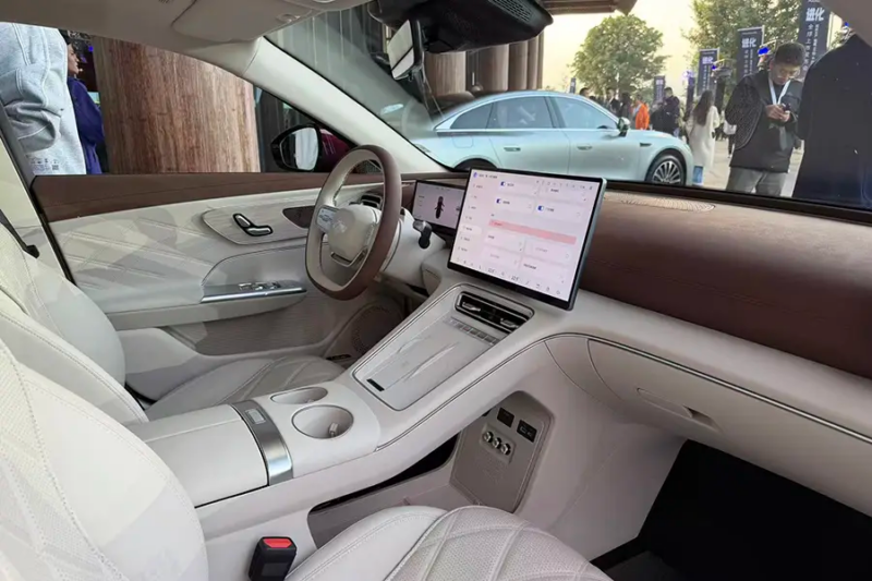 В Китае Chery представила новый флагманский седан Fulwin A9L с запасом хода более 2500 км.