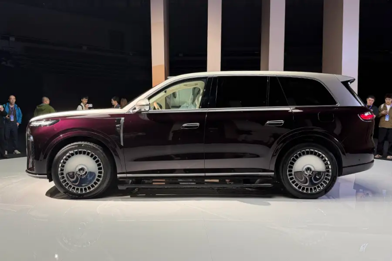 В Китае Voyah Taishan PHEV с HarmonyOS, ADS Ultra и батареей CATL официально представлен.