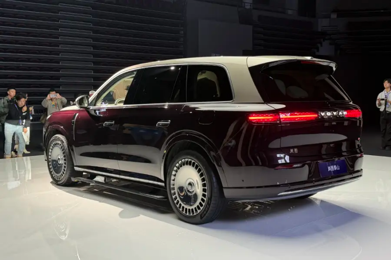 В Китае Voyah Taishan PHEV с HarmonyOS, ADS Ultra и батареей CATL официально представлен.