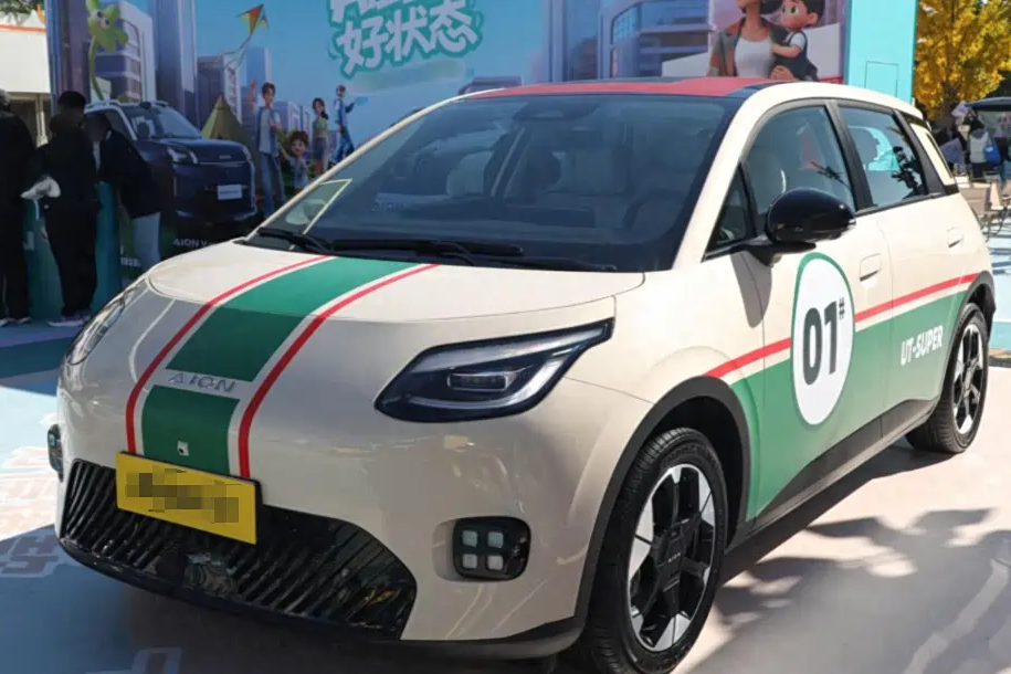В Китае CATL, GAC Aion и JD.com объединились для создания электрокара Aion UT Super с быстрой заменой батареи.