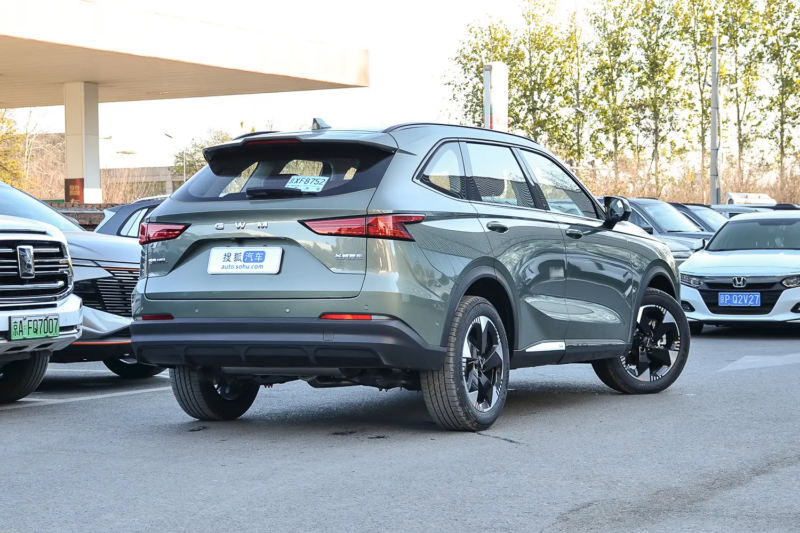 В Китае стартовали продажи среднеразмерного кроссовера Haval H6L от GWM с двигателем 2.0T по цене от 16 500 долларов США.