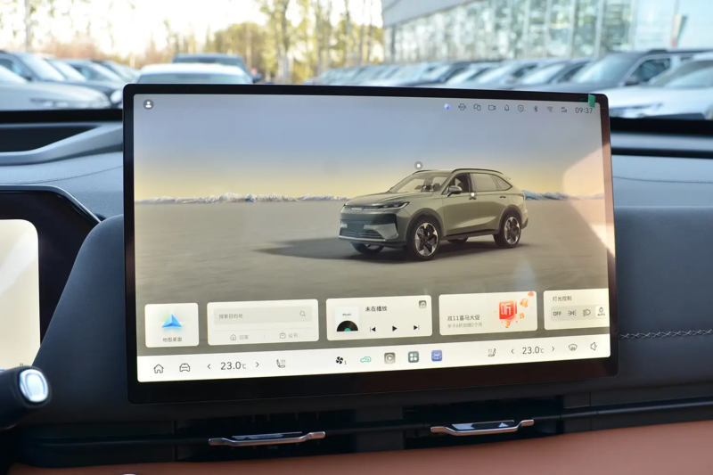 В Китае стартовали продажи среднеразмерного кроссовера Haval H6L от GWM с двигателем 2.0T по цене от 16 500 долларов США.