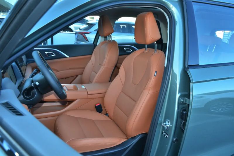 В Китае стартовали продажи среднеразмерного кроссовера Haval H6L от GWM с двигателем 2.0T по цене от 16 500 долларов США.