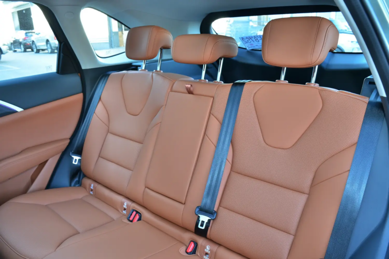 В Китае стартовали продажи среднеразмерного кроссовера Haval H6L от GWM с двигателем 2.0T по цене от 16 500 долларов США.