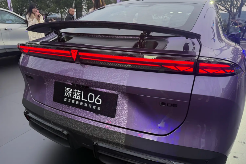 В Китае Changan Deepal L06 стал первой серийной машиной с магнитной подвеской, как у Ferrari.