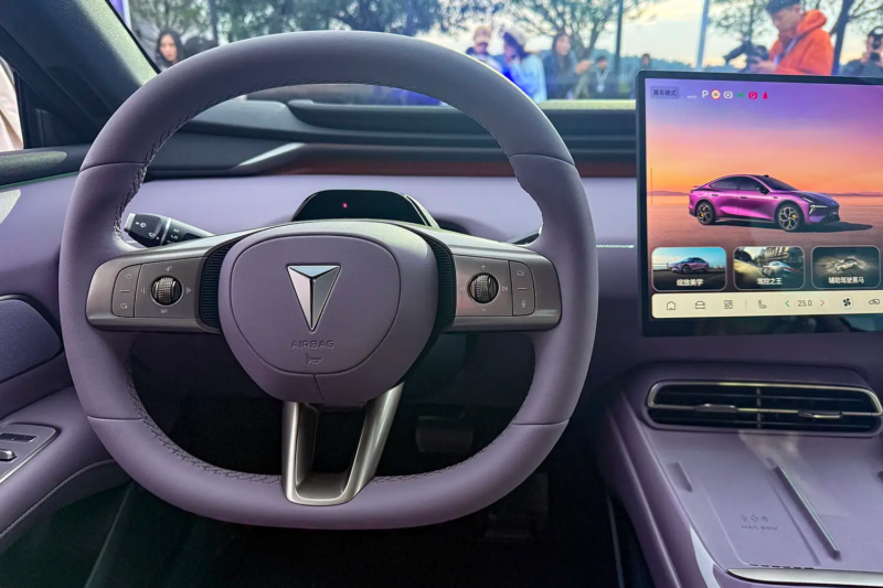 В Китае Changan Deepal L06 стал первой серийной машиной с магнитной подвеской, как у Ferrari.