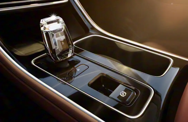 В Китае стартовали продажи пятого поколения Geely Emgrand с турбомотором 1.5T по цене от 9 000 USD.