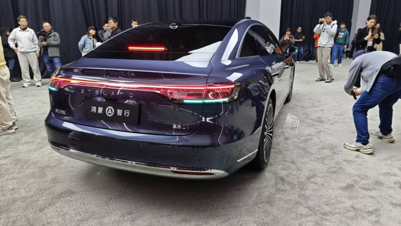В Китае Stelato, поддержанный Huawei, представил новый седан S9 среднего и большого размера по цене от ,400.