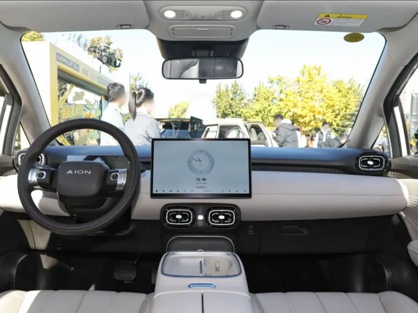 В Китае CATL, GAC Aion и JD.com объединились для создания электрокара Aion UT Super с быстрой заменой батареи.