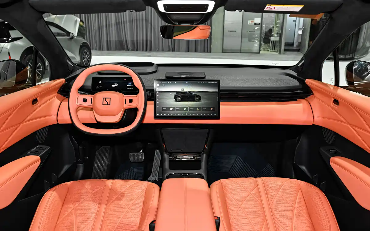 В Китае стартовали продажи нового компактного кроссовера Zeekr X мощностью 489 л.с. по цене от 21 800 долларов.