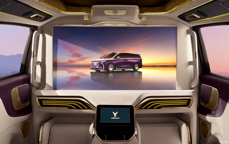 В Китае Voyah представил люксовый четырёхместный MPV Dream Shanhe по цене около 100 тысяч долларов США.