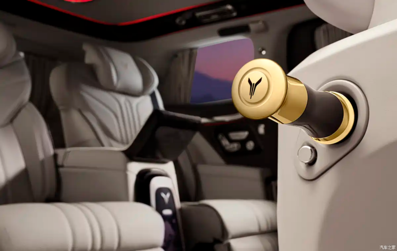 В Китае Voyah представил люксовый четырёхместный MPV Dream Shanhe по цене около 100 тысяч долларов США.