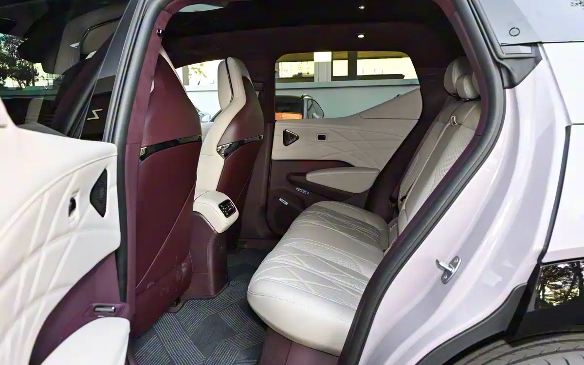 В Китае стартовали продажи нового компактного кроссовера Zeekr X мощностью 489 л.с. по цене от 21 800 долларов.