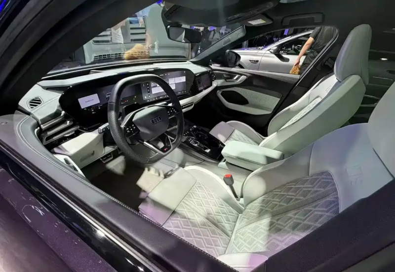 В Китае Audi A5L Qiankun Edition стал первым бензиновым авто в мире с интеллектуальной системой вождения Huawei.