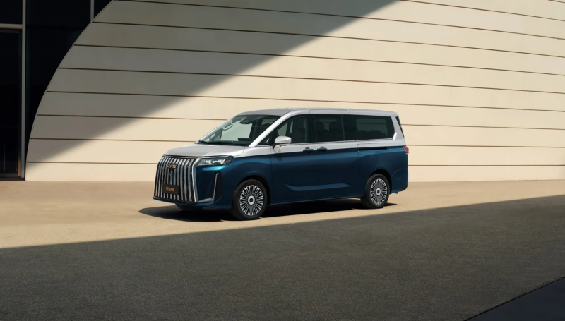 В Китае BAW начал предпродажи нового минивэна Ruisheng M8 в разных комплектациях, цена от 23 800 долларов США