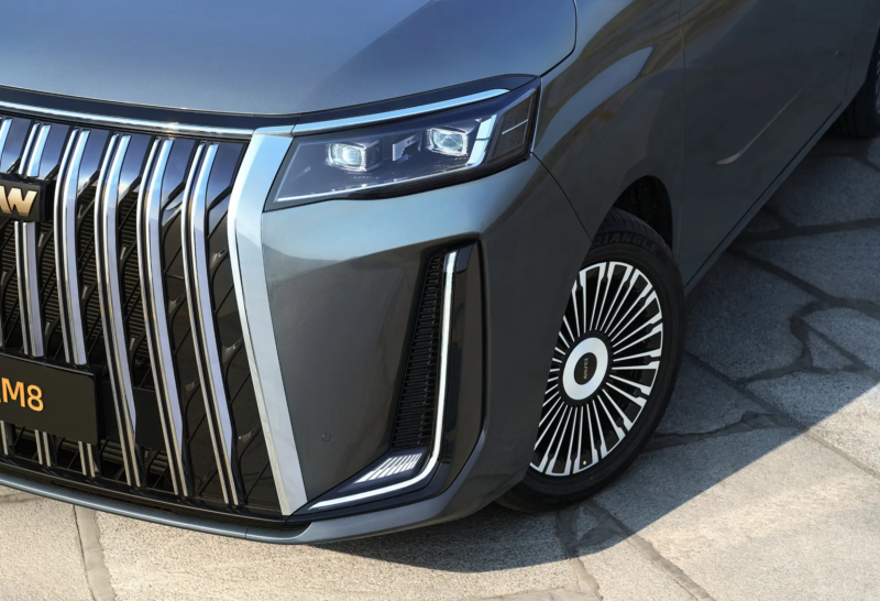 В Китае BAW начал предпродажи нового минивэна Ruisheng M8 в разных комплектациях, цена от 23 800 долларов США