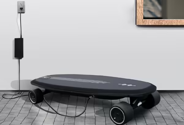 В Китае Fang Cheng Bao Ti7 от BYD с электроскейтом поступил в продажу по цене 560 долларов.