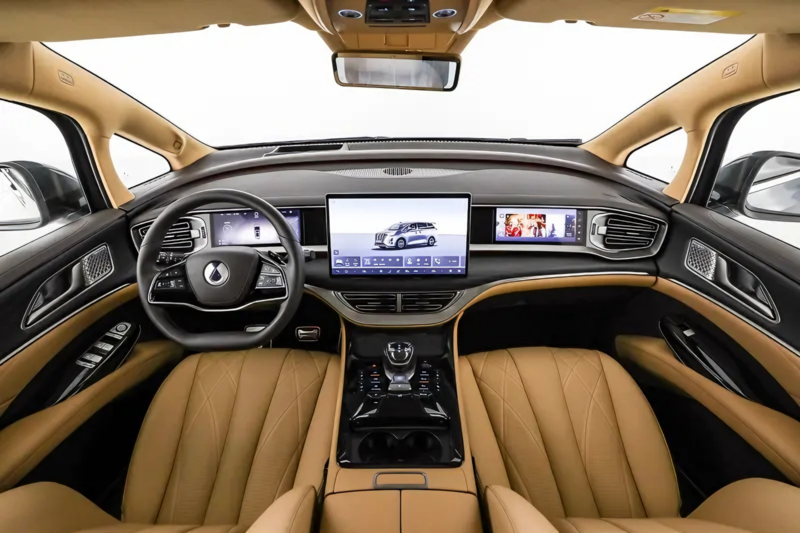 В Китае BYD Denza D9 стал самым быстро продаваемым гибридным MPV в мире, достигнув 300 000 проданных единиц.