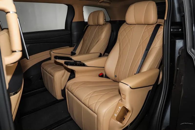 В Китае BYD Denza D9 стал самым быстро продаваемым гибридным MPV в мире, достигнув 300 000 проданных единиц.