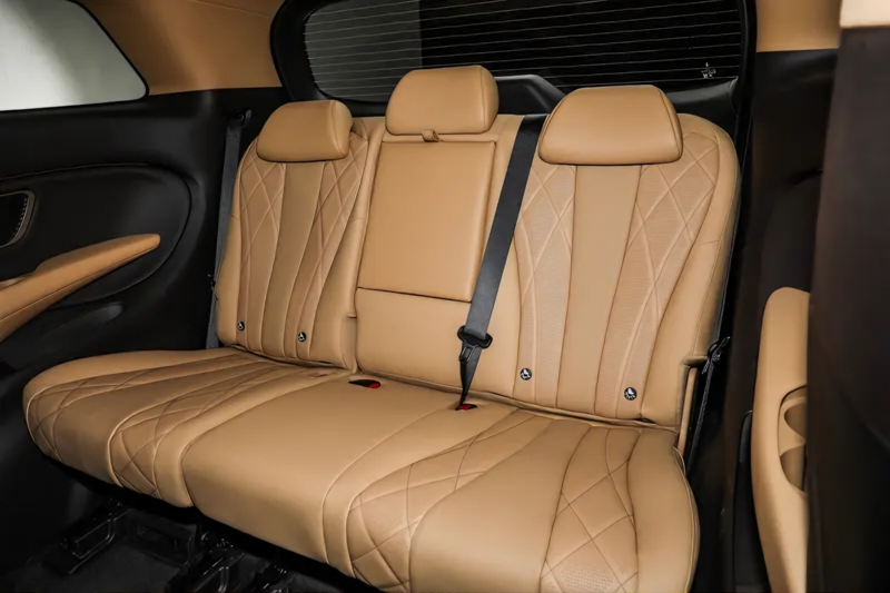 В Китае BYD Denza D9 стал самым быстро продаваемым гибридным MPV в мире, достигнув 300 000 проданных единиц.