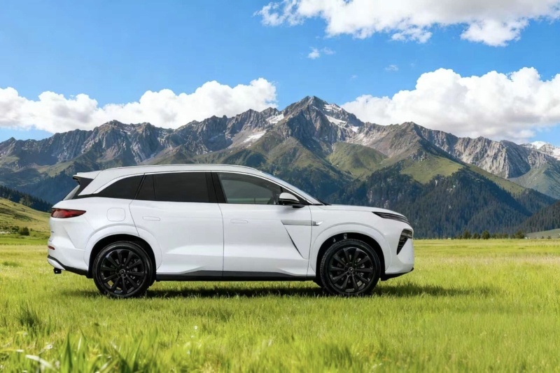 В Китае BYD Atto 8 PHEV стартовал в Бразилии с запасом хода 150 км и ценой от 74 200 USD