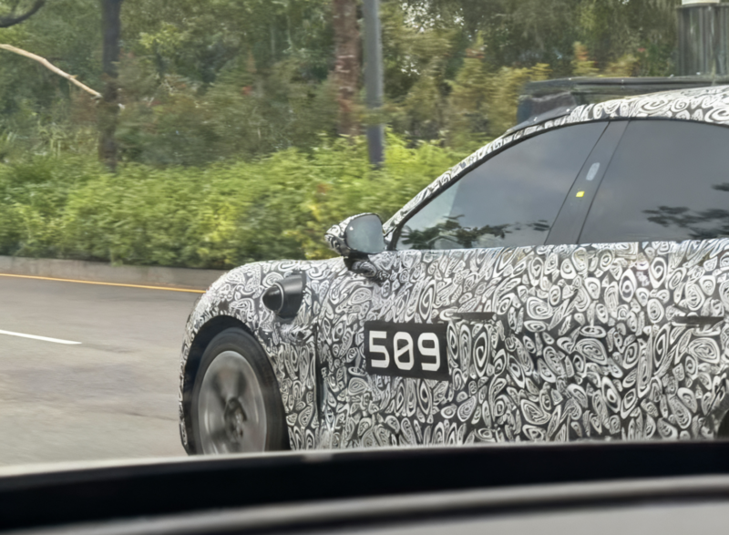 В Китае появились шпионские снимки обновленного Xiaomi SU7 на фоне слухов о повышении цен