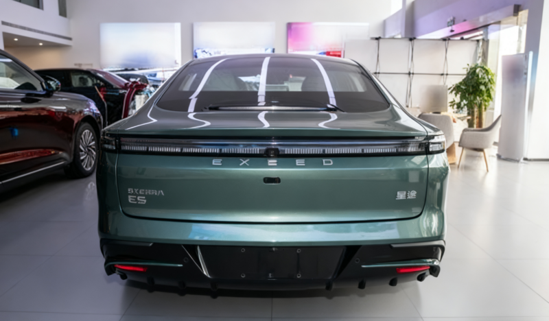 В Китае Chery Exeed Exlantix ES 2026 года оснастят батареей 97,7 кВтч с запасом хода 860 км.